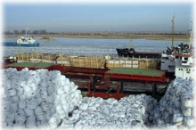 Цементники Якутии начали отгрузку цемента и другой продукции речным транспортом